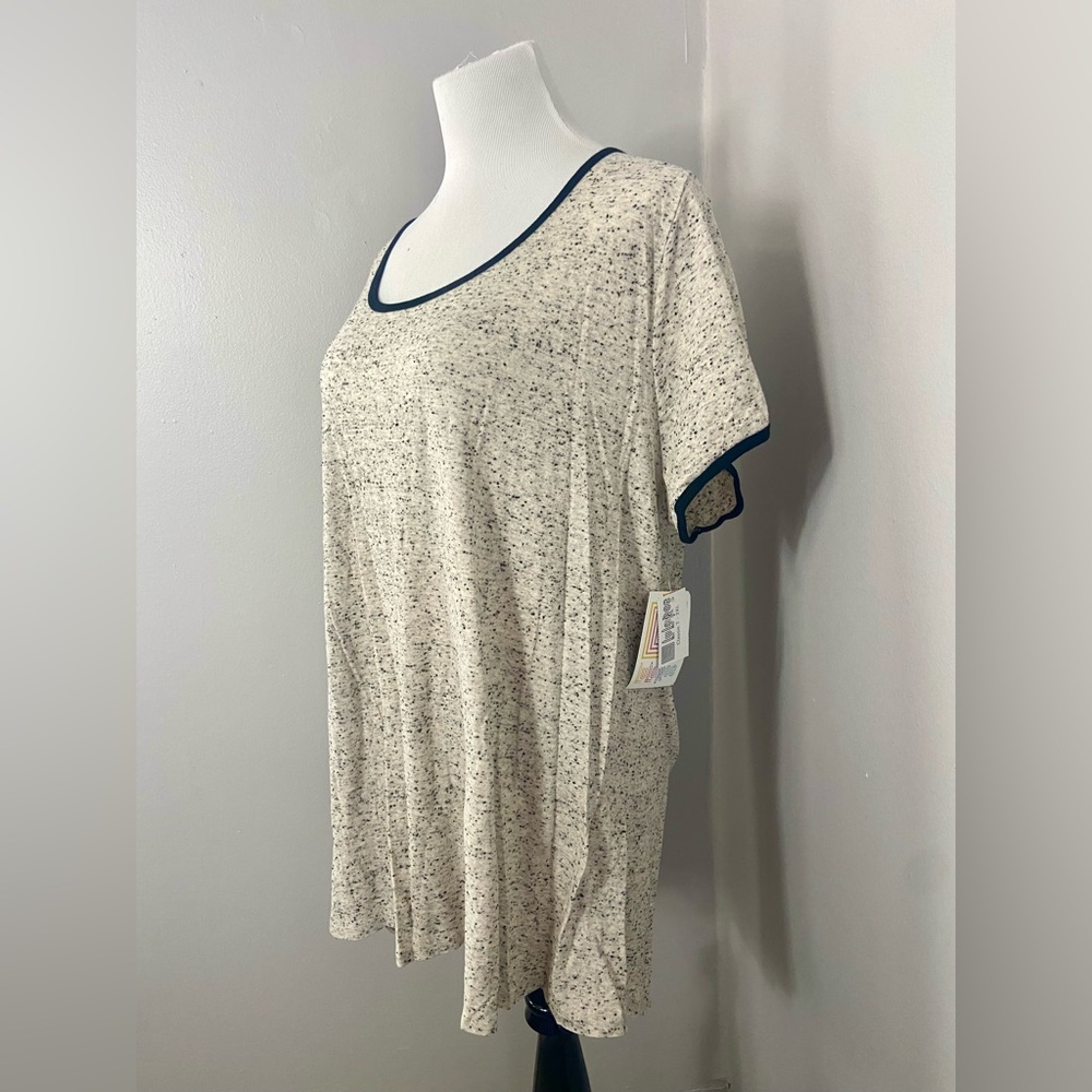 LuLaRoe Classic T Shirt NWT Black and White Short Sleeve - Picture 3 of 7